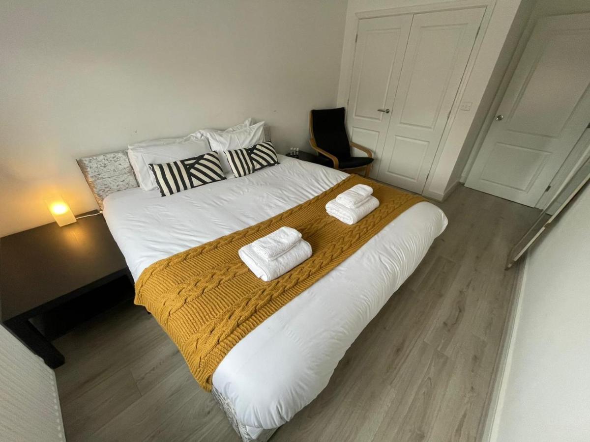 Large Spacious Room With Massive Bed And Free Wifi Manchester Eksteriør billede